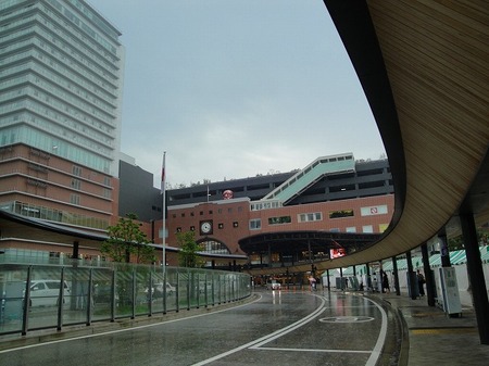 s-雨の駅.jpg